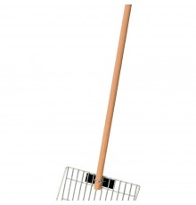 
	Strong yet lightweight shavings fork. Hot dip galvanised steel. 120cm wooden handle. (HS Cod...